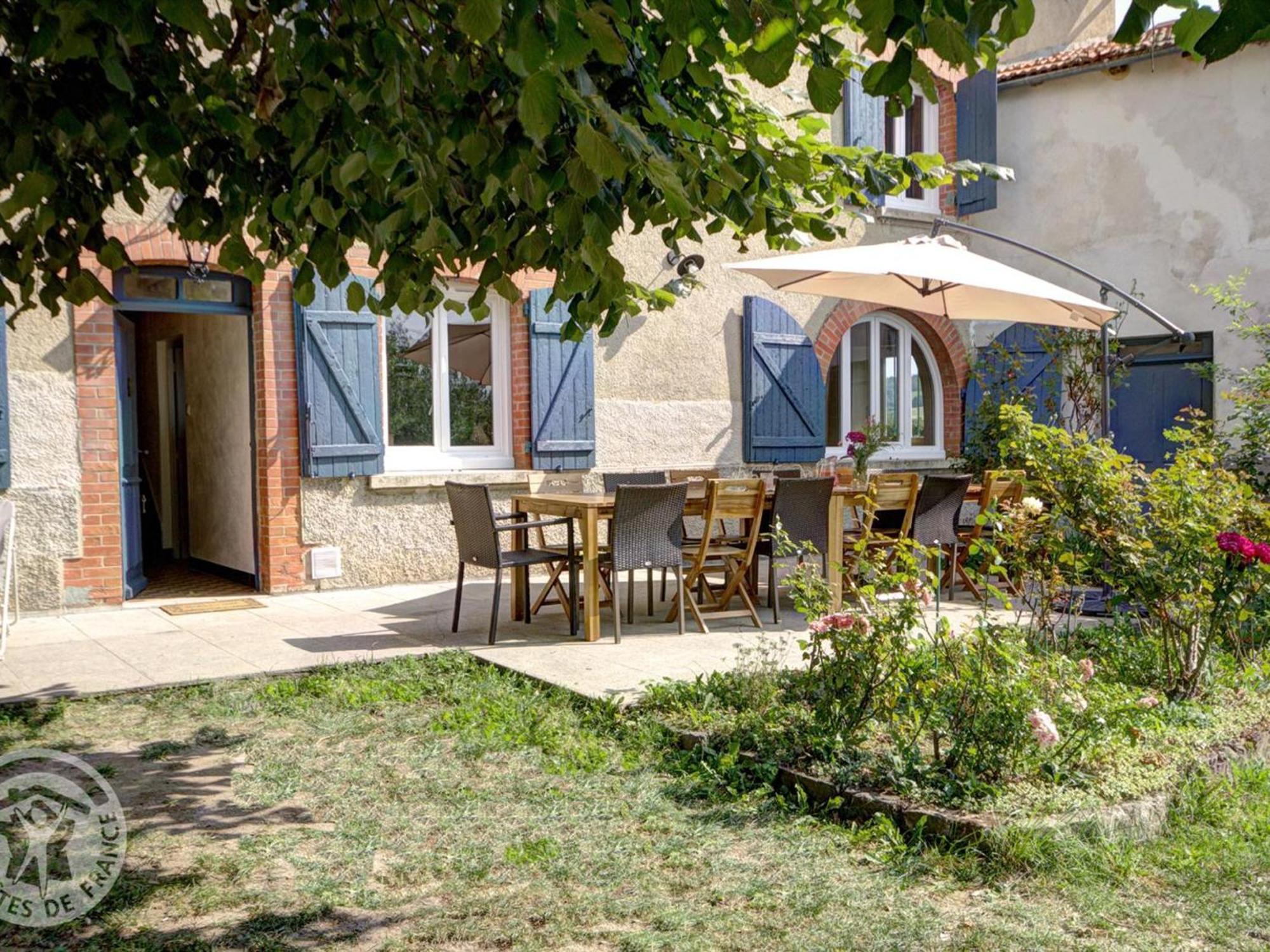 Gite Spacieux Avec Jardin Arbore Et Jeux Enfants, A Proximite De St-Etienne Et Lyon - Fr-1-496-147 Montchal Eksteriør bilde