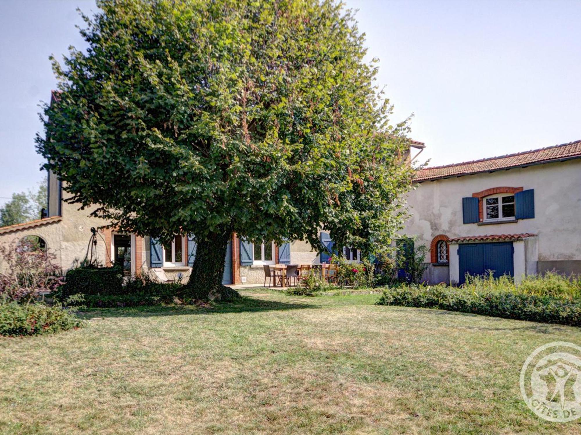 Gite Spacieux Avec Jardin Arbore Et Jeux Enfants, A Proximite De St-Etienne Et Lyon - Fr-1-496-147 Montchal Eksteriør bilde